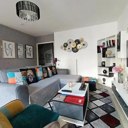 Appartement 4 Pieces - La Rose Des Yvelines - Classe 3 Etoiles Trappes Exterior photo