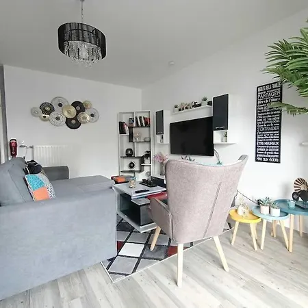 Appartement 4 Pieces - La Rose Des Yvelines - Classe 3 Etoiles Trappes Exterior photo