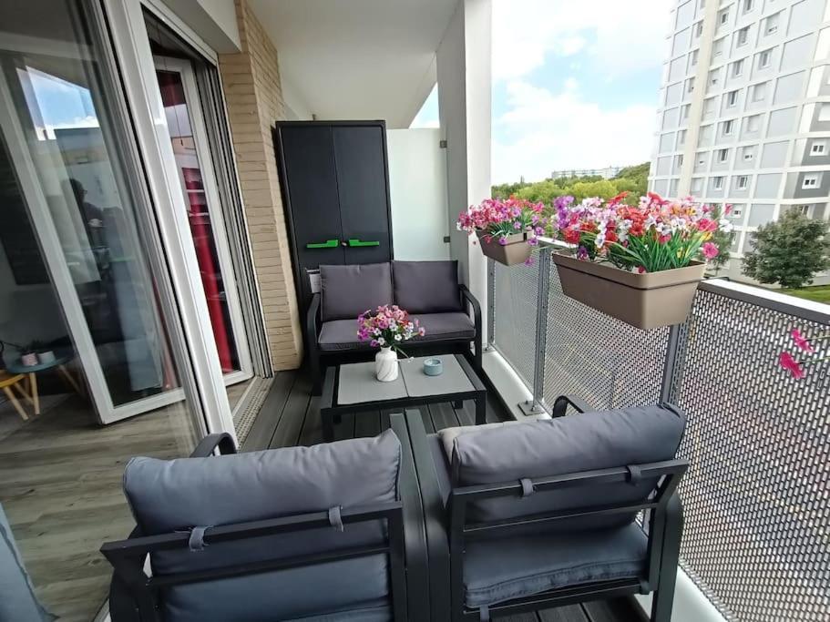 4 Pieces - La Rose Des Yvelines - Classe 3 Etoiles Apartment Trappes