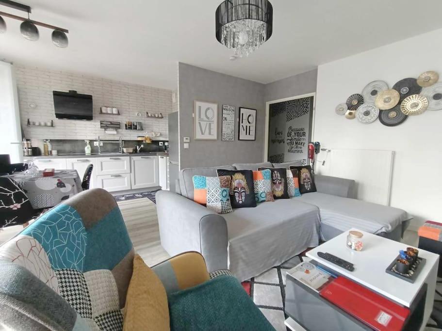 4 Pieces - La Rose Des Yvelines - Classe 3 Etoiles Apartment Trappes